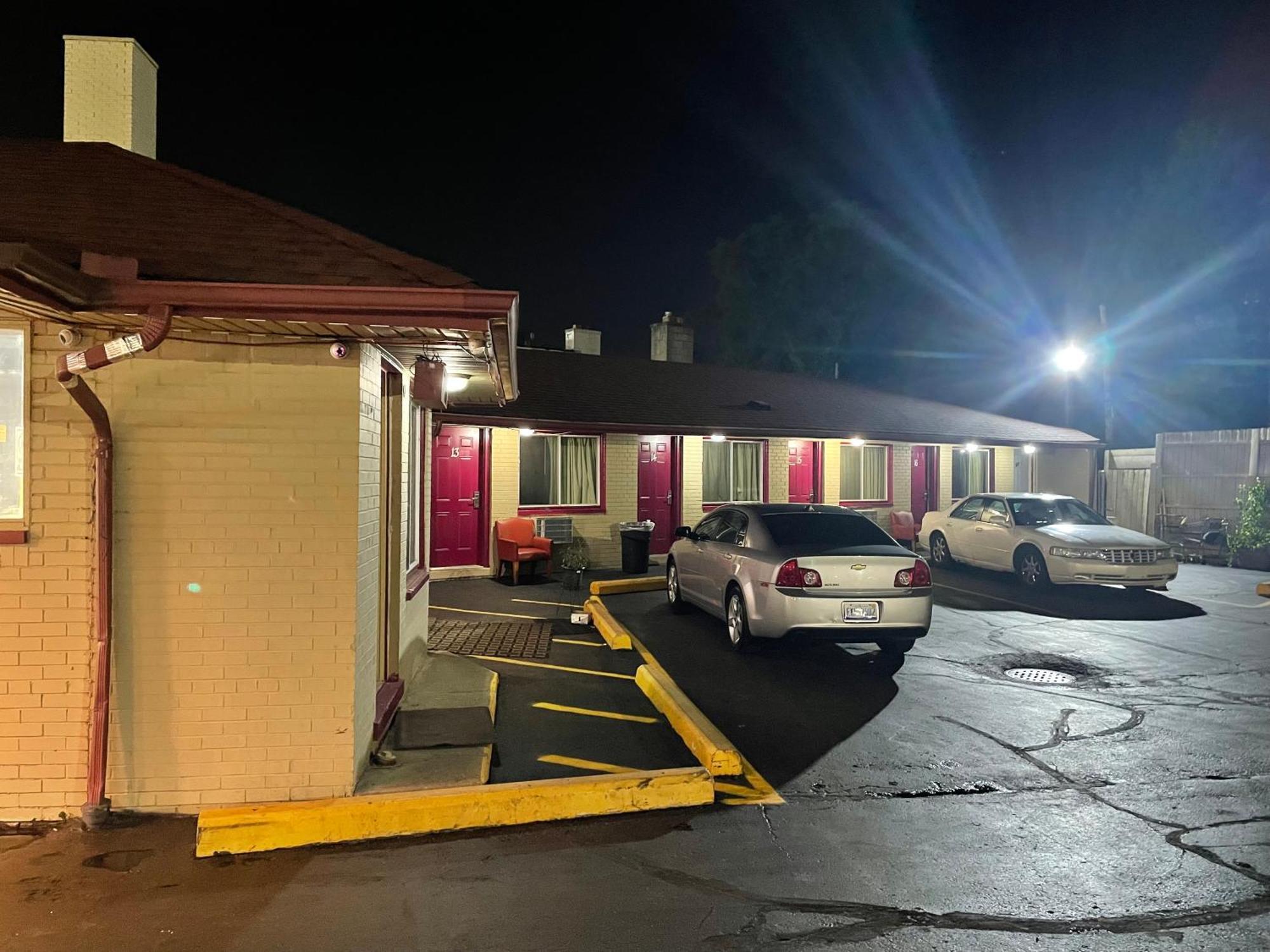 Deluxe Inn Motel Detroit Luaran gambar
