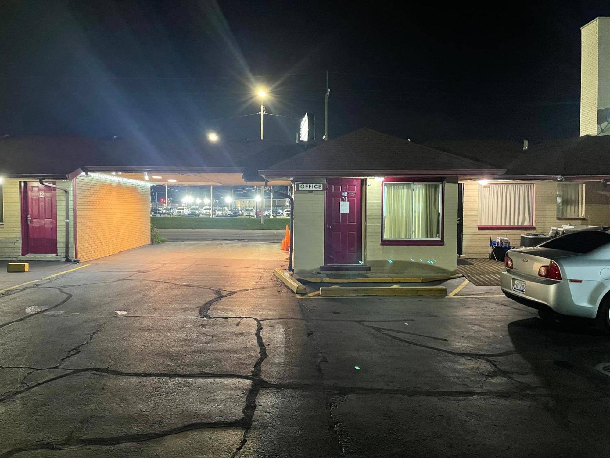 Deluxe Inn Motel Detroit Luaran gambar
